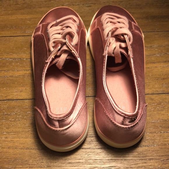 The GAP - Pink Satin Lace Up Fashion Sneakers ladies 9 - Picture 6 of 10